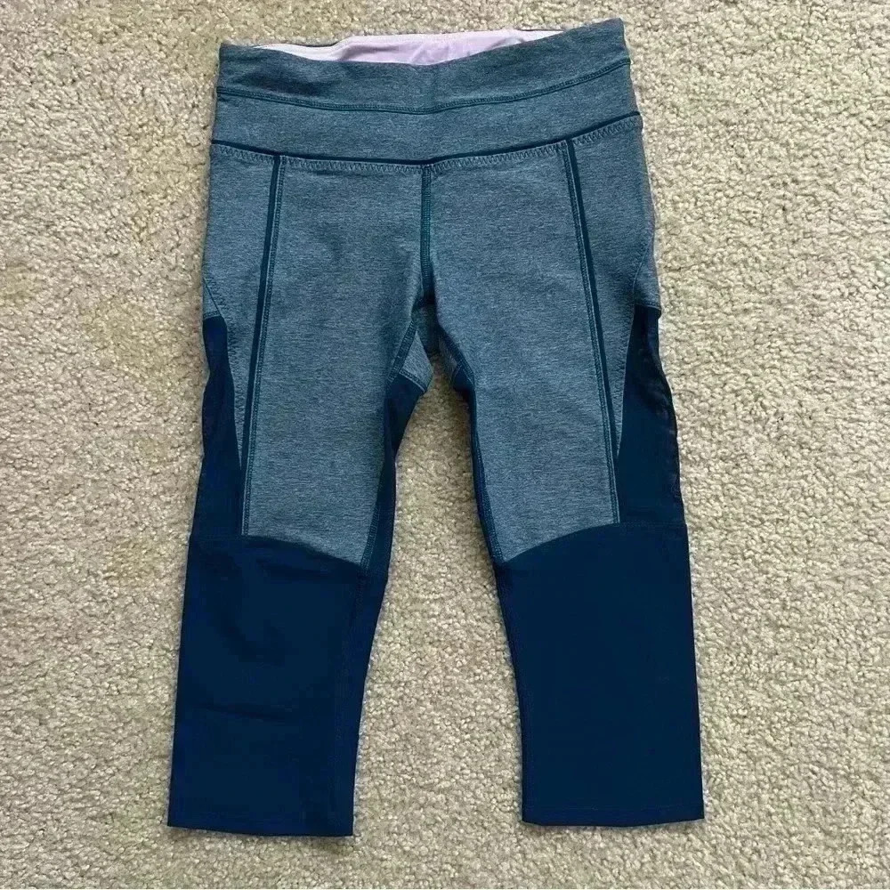 Lululemon Athletica Training Tough Cropped Capri Women’s Size 4 Blue Mesh Panel